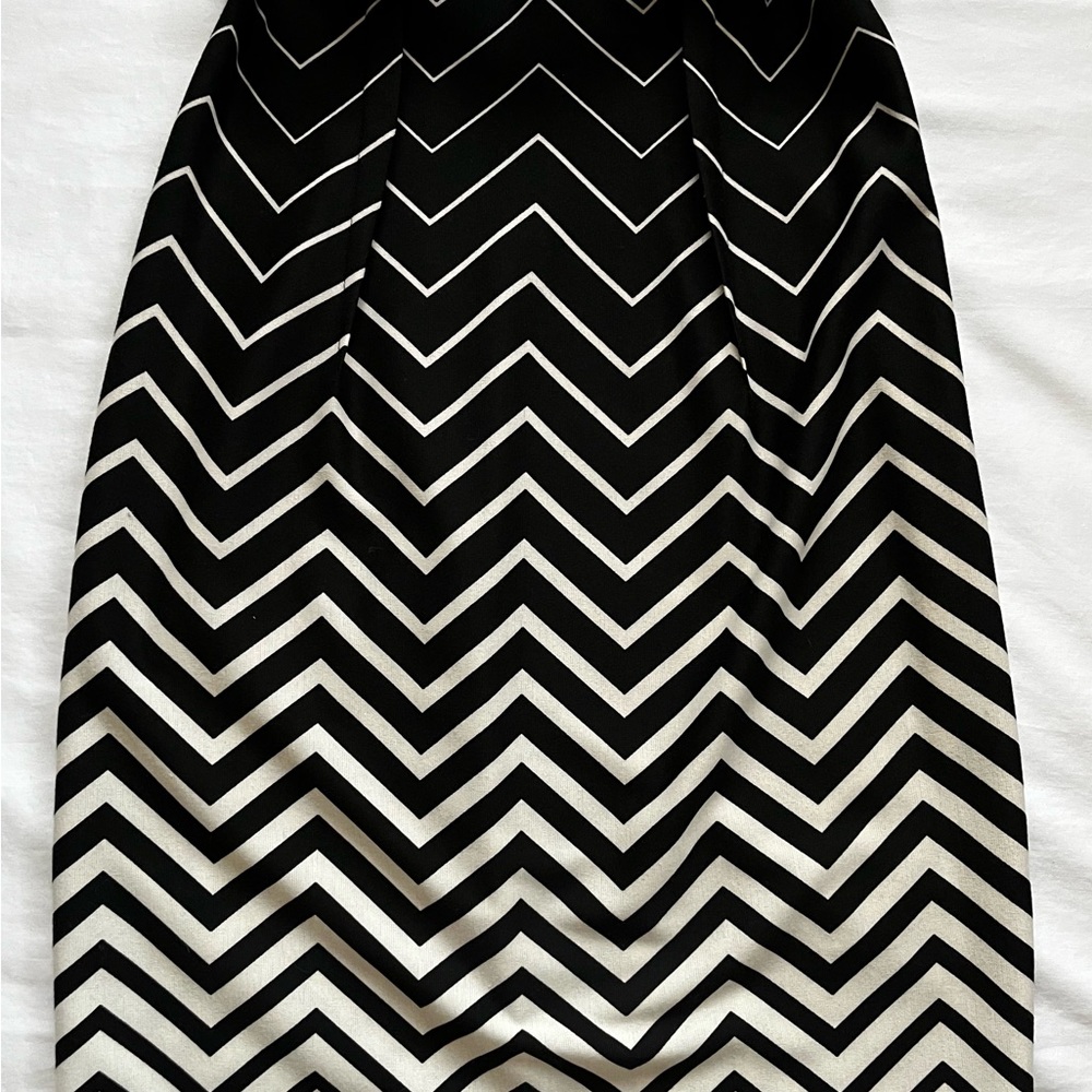Black and White Sleeveless Sheath Midi Dress - Picture 10 of 13